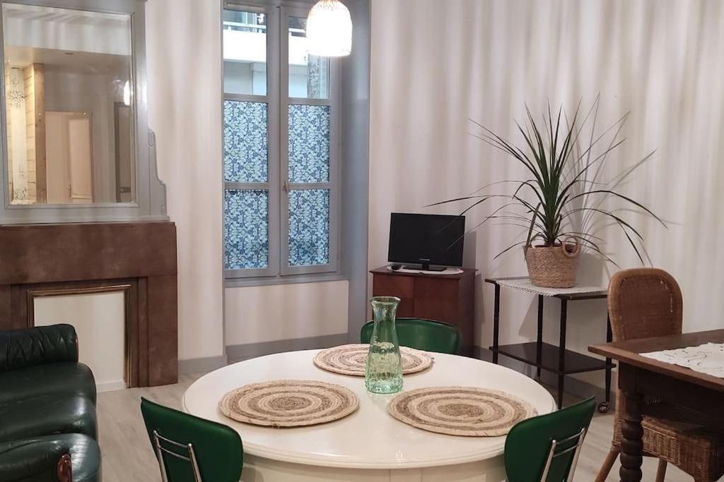 Appartement Cosy A 2 Pas Des Rues Pietonnes Чалон-Сур-Салне Экстерьер фото